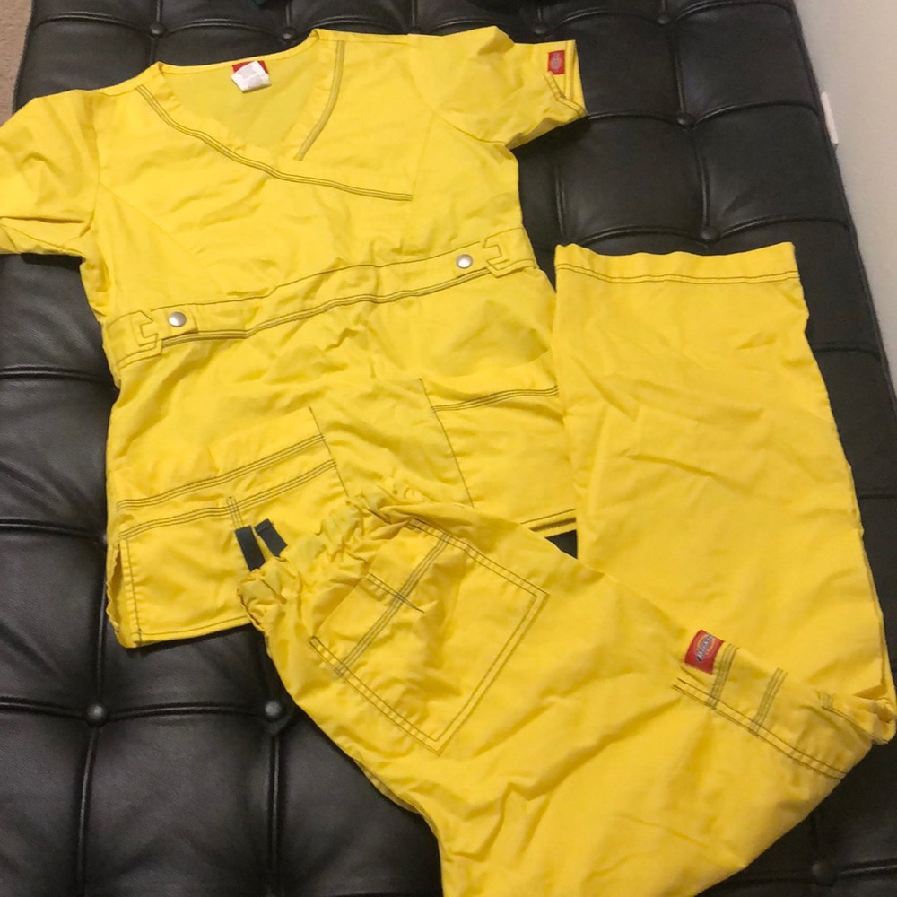 Women’s scrub set